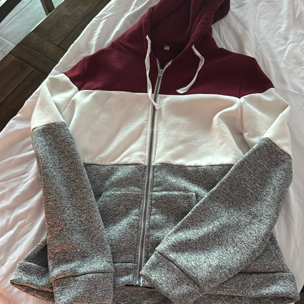Brand new sweat, jacket never worn, gray, white and maroon size extra large